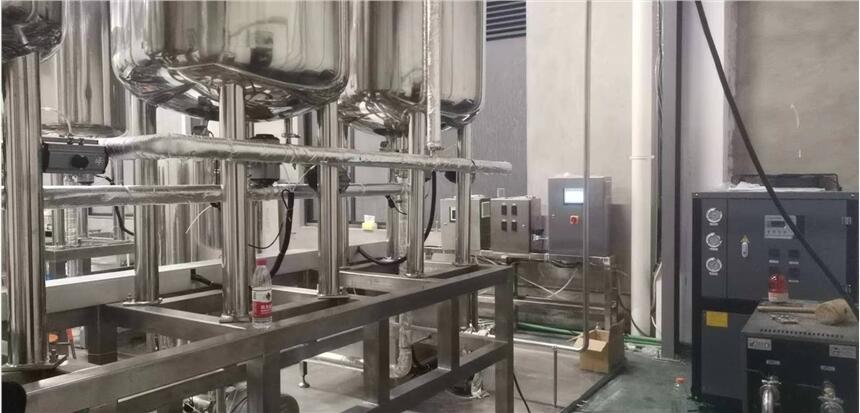 山東油溫機模溫機/高溫模溫機/導(dǎo)熱油加熱器/水溫度控制機